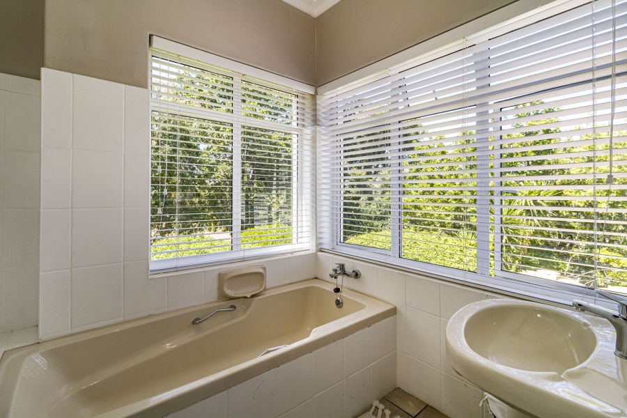 5 Bedroom Property for Sale in Erinvale Golf Estate Western Cape